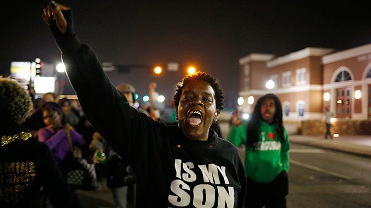 Fotos: Aumentan las tensiones en Ferguson tras tiroteo contra policías