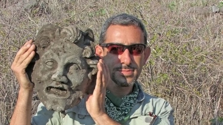 Hallan en Israel una máscara "extremadamente rara" de un dios   