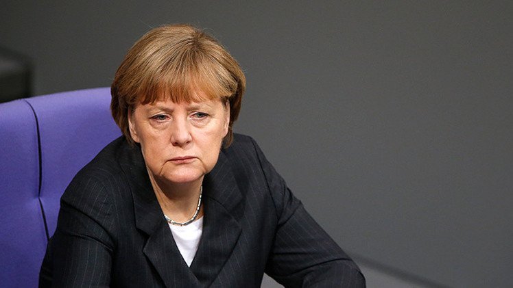 Alemania: Acusan a Merkel de "apoyar a los nazis en Ucrania" y protestan contra la OTAN 