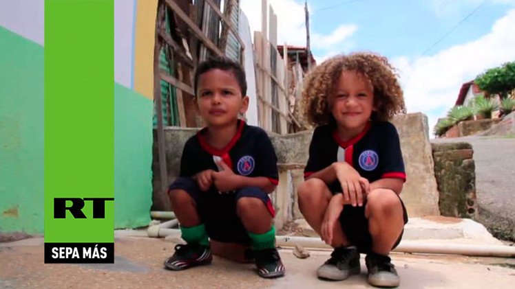 Conozca a los adorables 'mini clones' de las estrellas del fútbol David Luiz y Thiago Silva