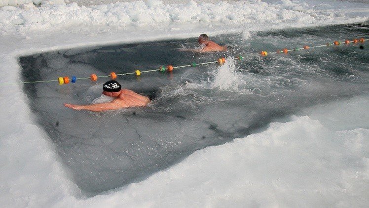 Natación extrema en aguas gélidas: arranca en Rusia el primer Mundial de la historia