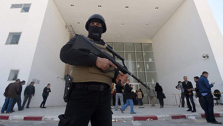 Escándalo: Los policías del Parlamento "estaban tomando café" durante ataque al museo en Túnez
