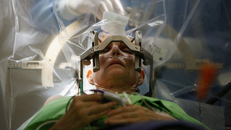 Pentágono pretende desarrollar 'discos duros' para implantarlos en el cerebro 