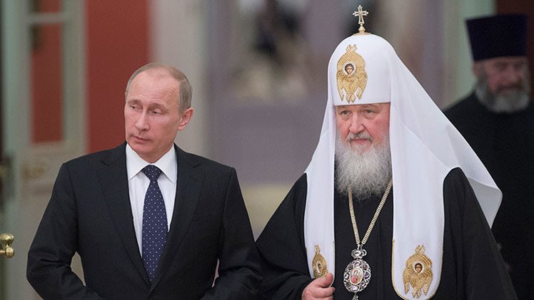 "Mientras EE.UU. construye McDonalds, Putin está levantando iglesias"