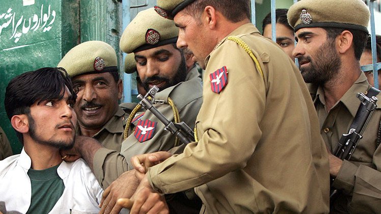 Suspenden a cuatro guardias de prisiones en la India por llevar a un reo a una casa de citas