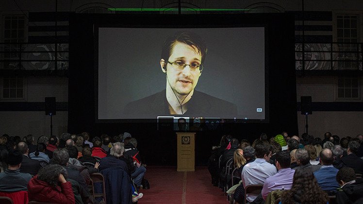 Snowden: "Los estadounidenses ya no creen en su superioridad en el mundo"