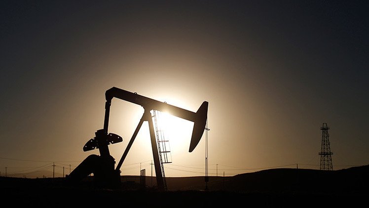 El precio del crudo cae mientras Arabia Saudita eleva su producción al máximo nivel
