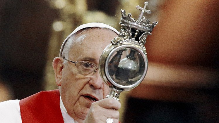 'Milagro' del papa: La sangre de San Genaro se licúa ante Francisco