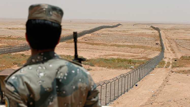 Arabia Saudita desplaza armamento pesado a la frontera con Yemen