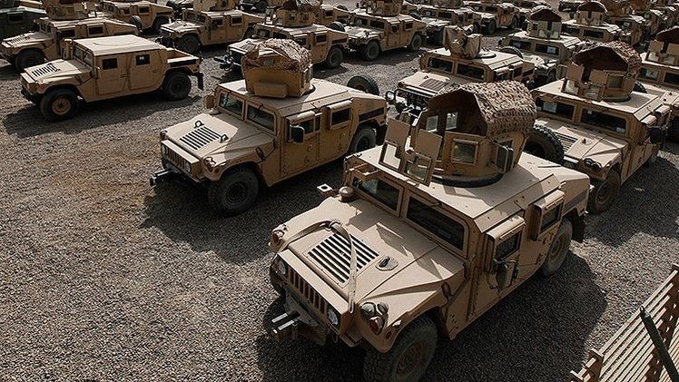 Los primeros vehículos militares Humvee de EE.UU. llegan a Ucrania
