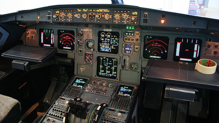 El piloto de Germanwings habría intentado abrir la puerta de la cabina con un hacha