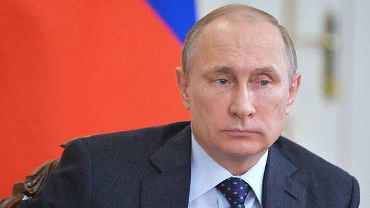 Putin: "Los países árabes deberían resolver sus problemas pacíficamente y sin injerencia externa"