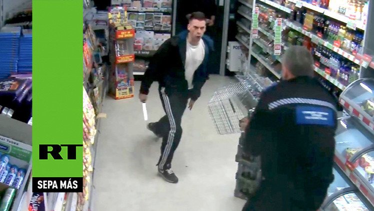 Un policía británico paraliza con una pistola eléctrica a un ladrón que llevaba un cuchillo