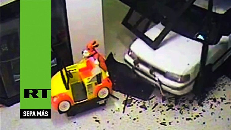 ‘Rápido y furioso’: Empotran coche robado contra una joyería