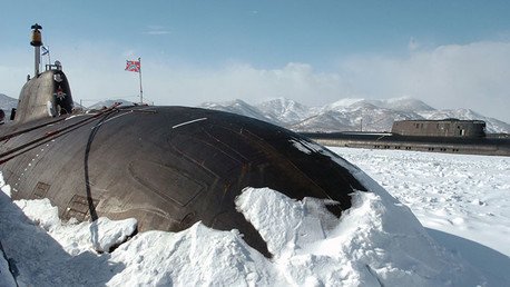 Capitanes de submarinos rusos se entrenan en lanzamiento de misiles a través del hielo ártico