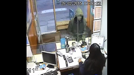 Un ladrón renuncia al robo tras chocar con la indiferencia del empleado