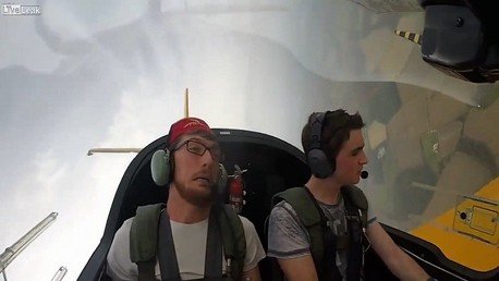 La alegría, o el terror, de tener un amigo piloto de acrobacias