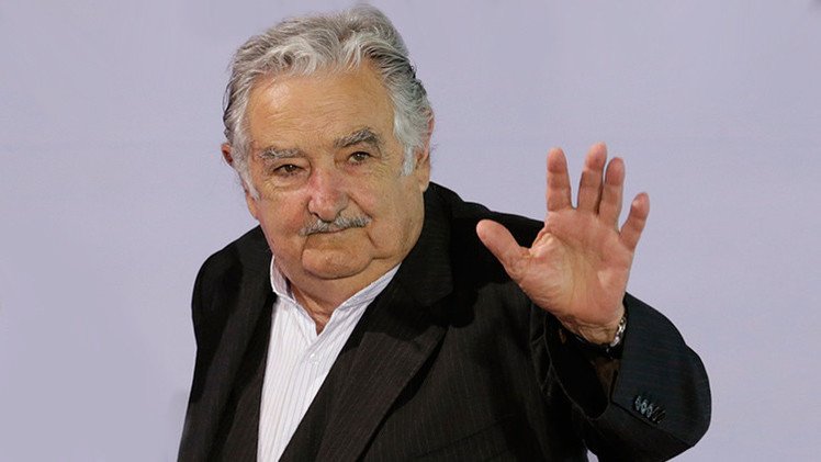 Mujica 'vuelve' a la política como personaje de un dibujo animado