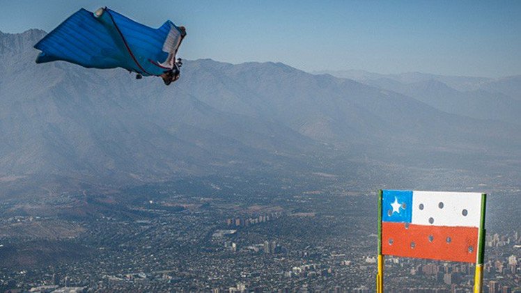 El saltador chileno revela a RT el secreto de su increíble impacto con la meta a 250 km/h