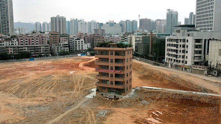 La lucha estoica de las 'casas clavo' de China desafía al progreso