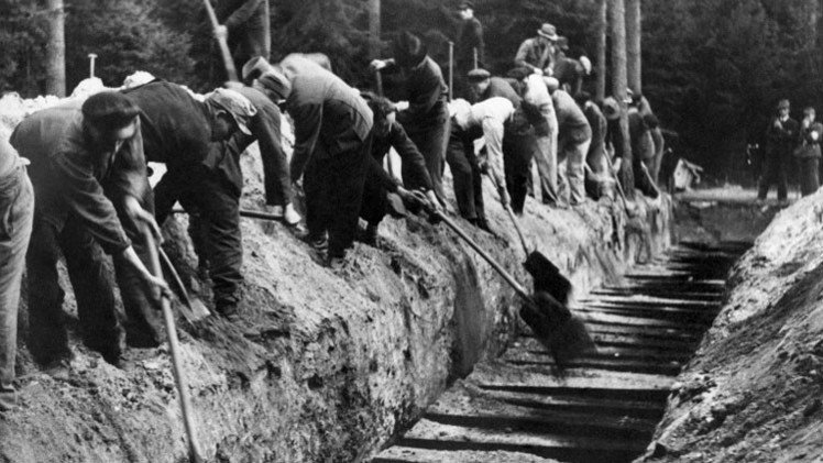 A través de las puertas del infierno: Difunden impactantes imágenes de campo de concentración nazi