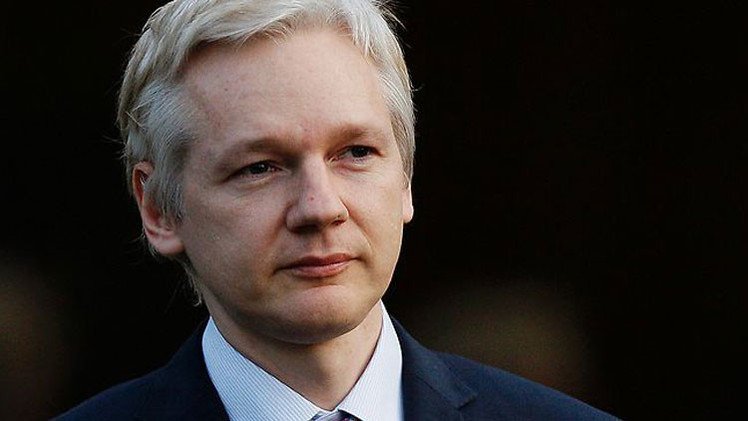 Assange se alza en defensa de Venezuela contra EE.UU.