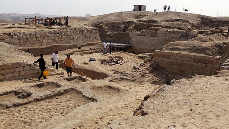 Arqueólogos rusos descubren las murallas blancas de la antigua capital de Egipto