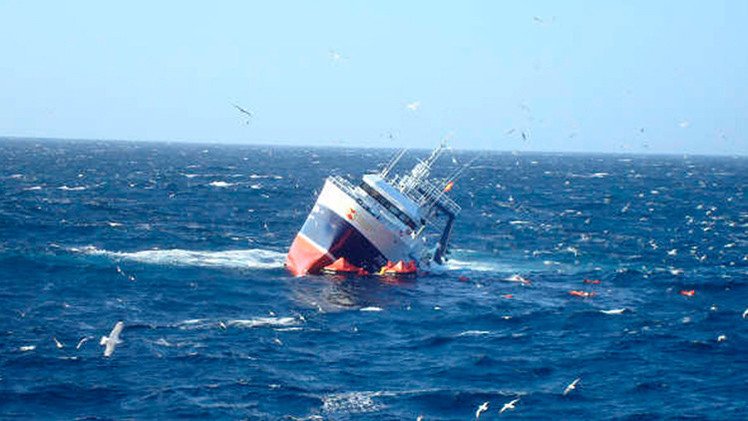 Un barco con 300 inmigrantes a bordo se hunde en el mar Mediterráneo