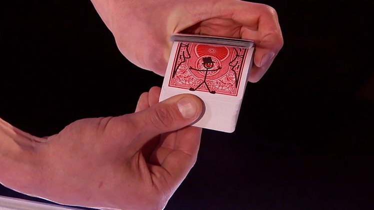 Este increíble truco con cartas te hará creer en la magia