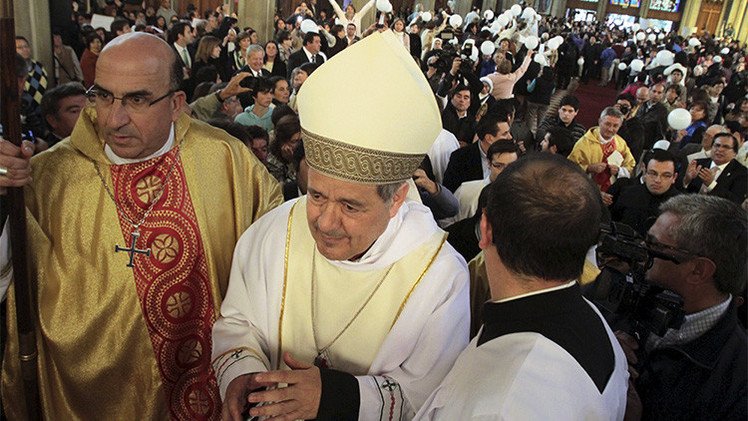 Chile: El obispo rechazado por parte de sus fieles acude a misa con escoltas privados