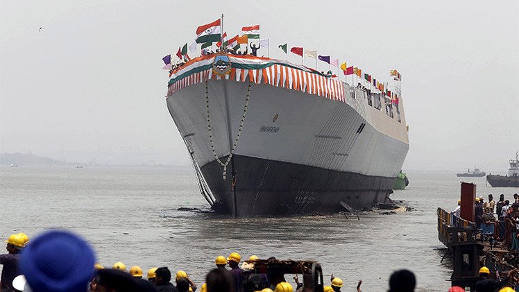 La India planta cara a China por mar con el destructor furtivo más armado del mundo