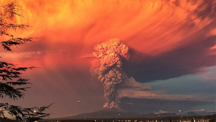 Impactantes imágenes de la erupción del volcán Calbuco en Chile