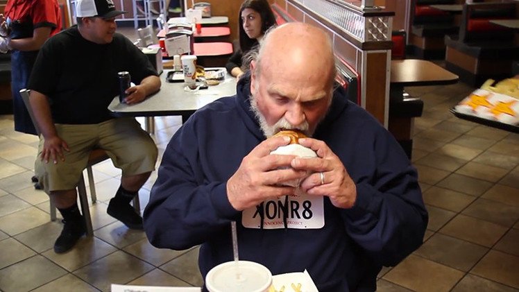 ¿A qué sabe una hamburguesa después de estar 36 años injustamente en prisión?