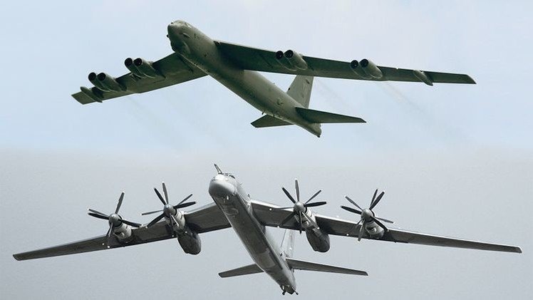 Duelo de bombarderos pesados: el ruso Tu-95 Oso vs. el B-52 Stratofortress de EE.UU.