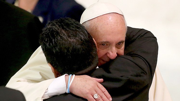 Maradona tras reunirse con el papa Francisco: "Soy su primer hincha"