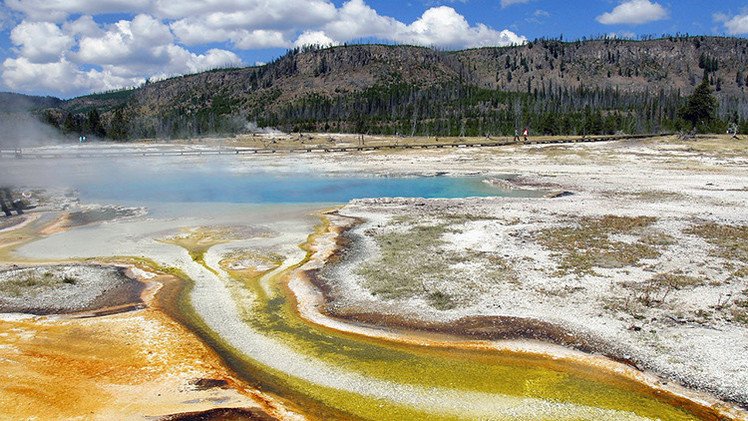 Hallan debajo del superovolcán de Yellowstone una 'burbuja' gigante de magma   