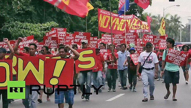Video: Manifestantes filipinos contrarios a las tropas de EE.UU. chocan con la policía
