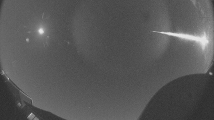 Valioso asteroide se estrella en la Tierra generando una gigante bola de fuego