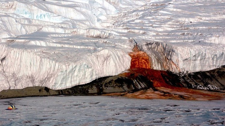 Descubren el origen de las misteriosas 'cataratas de sangre' de la Antártida