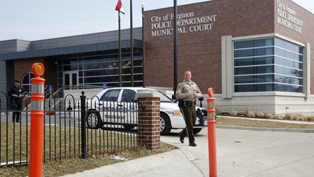 Revelan correos electrónicos racistas de policías de Ferguson