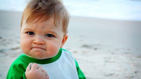 El niño del 'meme triunfal' ayuda a encontrar un riñón para su padre