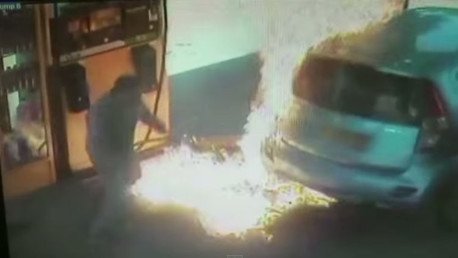 Le niegan un cigarrillo e incendia la gasolinera