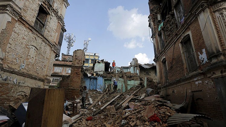 El héroe de Nepal: un joven rescata a 55 huérfanos durante el terremoto