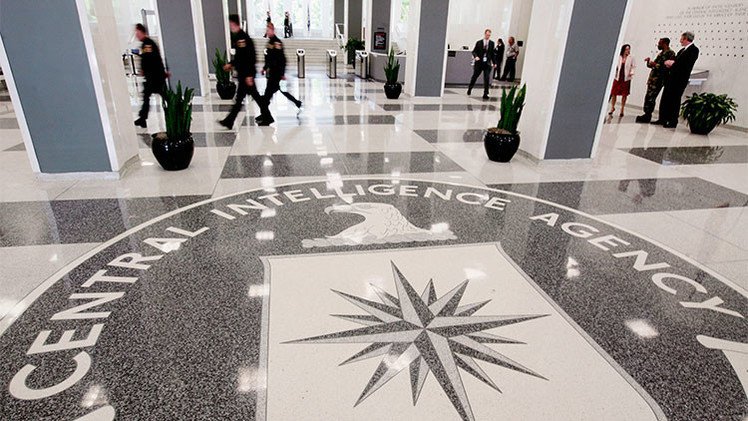 Detienen a una exagente del FBI que amenazó "con hacer explotar la CIA y matar a sus oficiales"