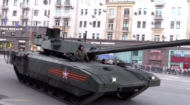 ¿Quiere ver cómo se aparca un tanque en pleno corazón de Moscú?