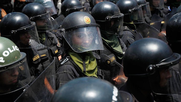 Perú: Protestas contra el proyecto minero Tía María dejan al menos 4 policías heridos