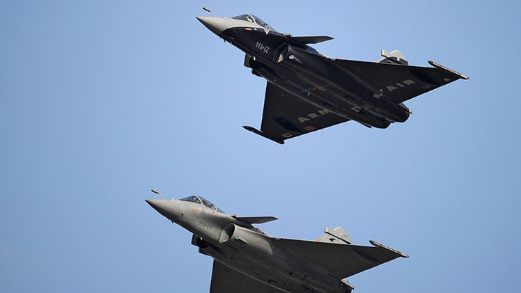 Francia y la India discuten los detalles del acuerdo de compra de cazas Rafale