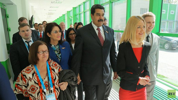 La visita de Nicolás Maduro a la sede de RT, en imágenes