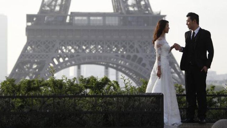 Un decorador brasileño deja plantadas a 42 novias el día de su boda y escapa a París