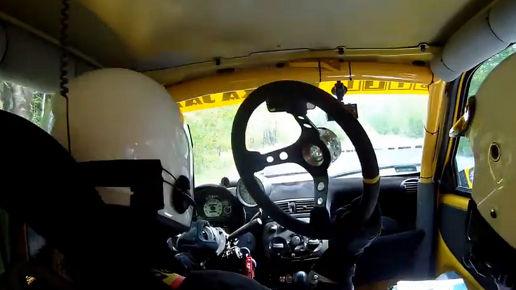 Un piloto de 'rally' halla la alternativa a conducir sin volante